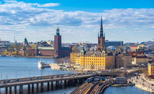 Hyrbil i Stockholm är en av våra mest populära bokningar så välkommen att jämföra priser för att hyra bil billigt i Stockholm.
